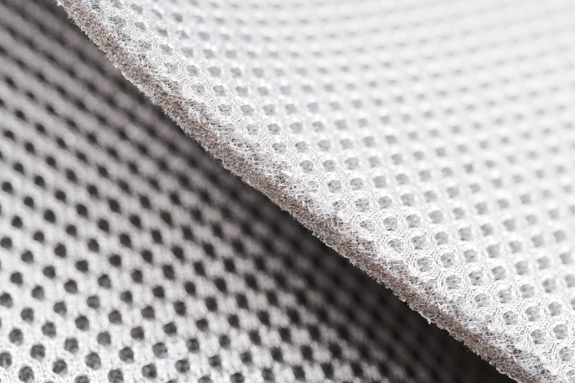 摩新協助半導體廠區完成電磁波防護工程，含低頻與高頻整體規劃